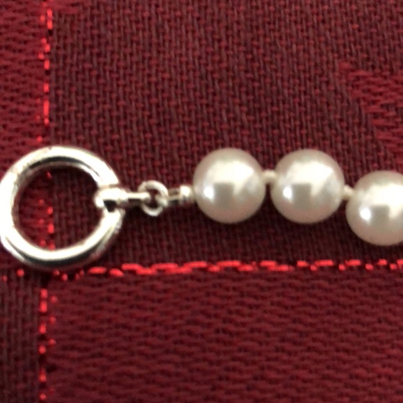 NWT—Pearl simulated bracelet. - Picture 2 of 5